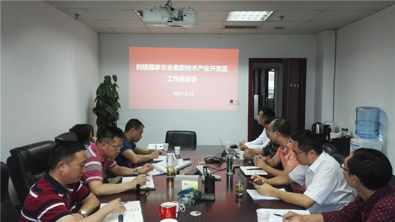 肖川江与温江区农发局局长胡良万.jpg